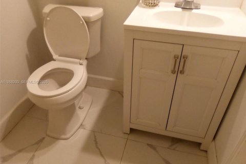 Casa en alquiler en Miami, Florida, 4 dormitorios, 195.75 m2 № 2018082 - foto 12