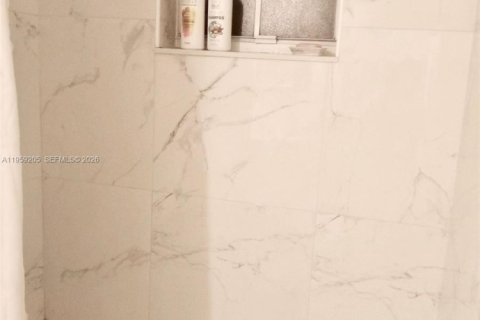 Casa en alquiler en Miami, Florida, 4 dormitorios, 195.75 m2 № 2018082 - foto 14