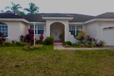 Casa en Miami, Florida 4 dormitorios, 195.75 m2 № 2018082