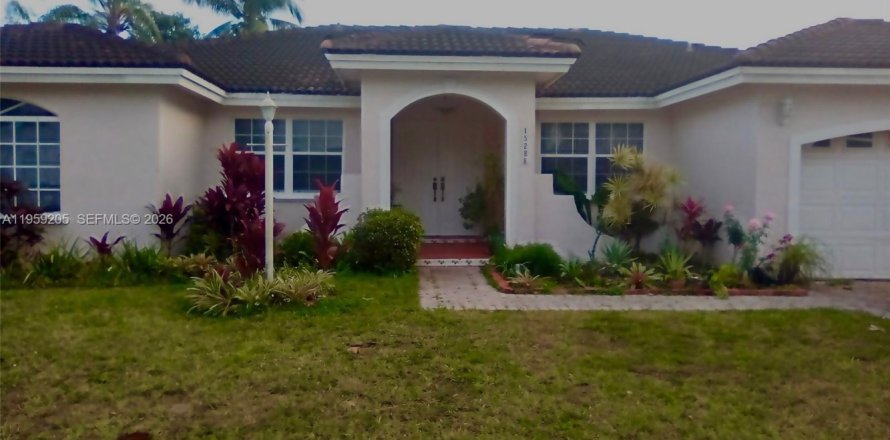 Casa en Miami, Florida 4 dormitorios, 195.75 m2 № 2018082