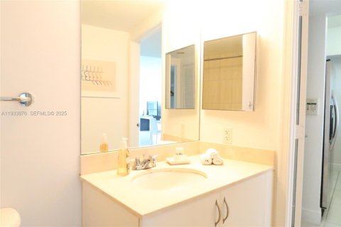 Apartamento en alquiler en Miami, Florida, 1 dormitorio, 76.64 m2 № 1992147 - foto 8