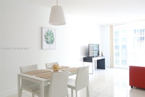 Apartamento en alquiler en Miami, Florida, 1 dormitorio, 76.64 m2 № 1992147 - foto 4