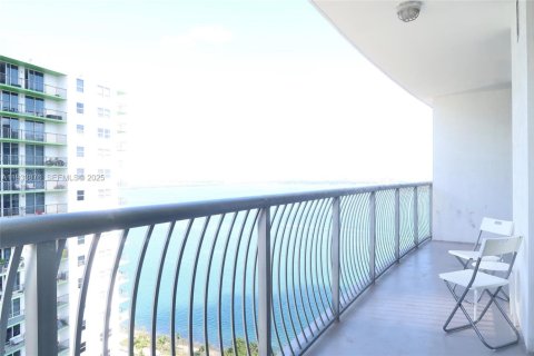 Apartamento en alquiler en Miami, Florida, 1 dormitorio, 76.64 m2 № 1992147 - foto 12