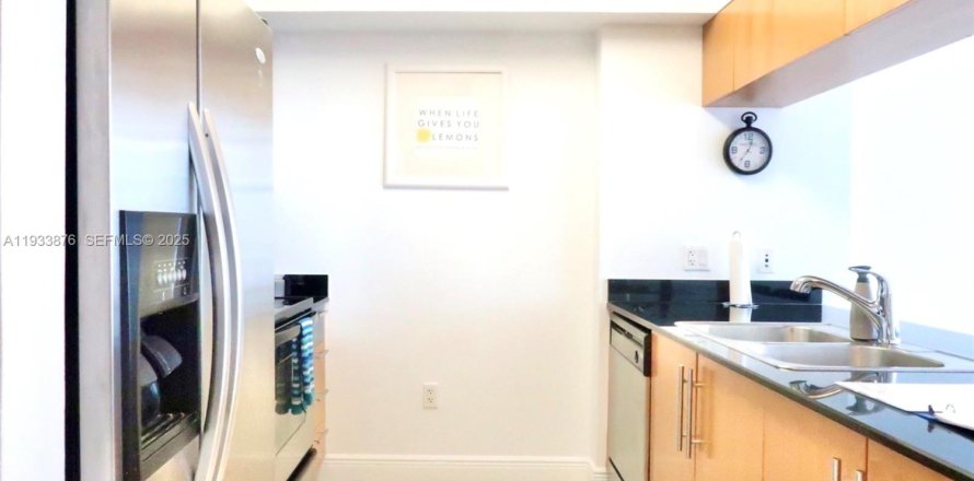 Apartamento en Miami, Florida 1 dormitorio, 76.64 m2 № 1992147