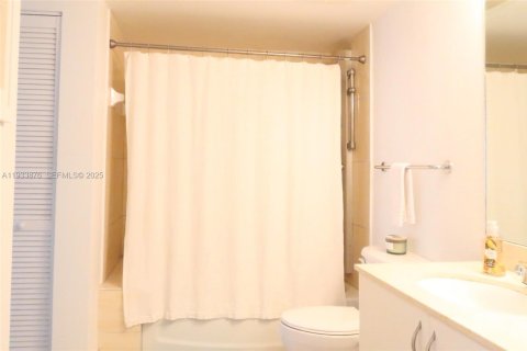 Apartamento en alquiler en Miami, Florida, 1 dormitorio, 76.64 m2 № 1992147 - foto 7
