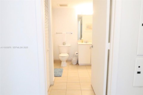 Apartamento en alquiler en Miami, Florida, 1 dormitorio, 76.64 m2 № 1992147 - foto 10