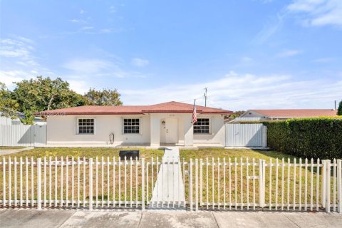 Дом в Майами, Флорида 3 спальни, 160.91м2 № 2026304