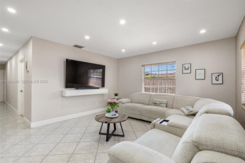 Купить виллу или дом в Майами, Флорида 3 спальни, 160.91м2, № 2026304 - фото 11