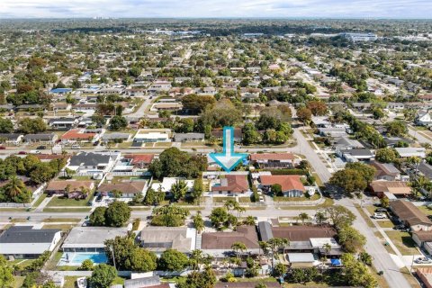 Купить виллу или дом в Майами, Флорида 3 спальни, 160.91м2, № 2026304 - фото 7