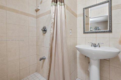 Купить виллу или дом в Майами, Флорида 3 спальни, 160.91м2, № 2026304 - фото 23