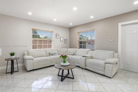 Купить виллу или дом в Майами, Флорида 3 спальни, 160.91м2, № 2026304 - фото 10