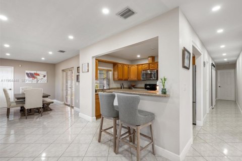 Купить виллу или дом в Майами, Флорида 3 спальни, 160.91м2, № 2026304 - фото 14