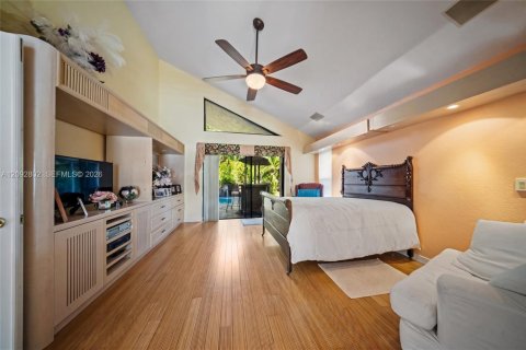 House in Coral Springs, Florida 5 bedrooms, 246.38 sq.m. № 2384953 - photo 28