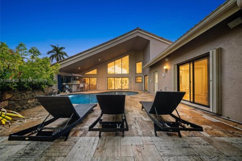 House in Coral Springs, Florida 5 bedrooms, 246.38 sq.m. № 2384953 - photo 5