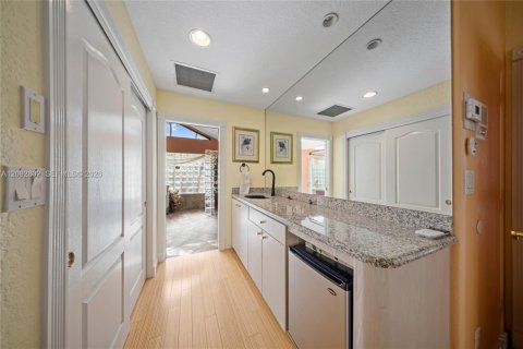 House in Coral Springs, Florida 5 bedrooms, 246.38 sq.m. № 2384953 - photo 30