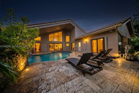 House in Coral Springs, Florida 5 bedrooms, 246.38 sq.m. № 2384953 - photo 4