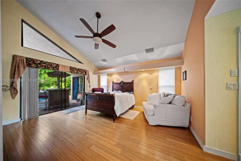 House in Coral Springs, Florida 5 bedrooms, 246.38 sq.m. № 2384953 - photo 26