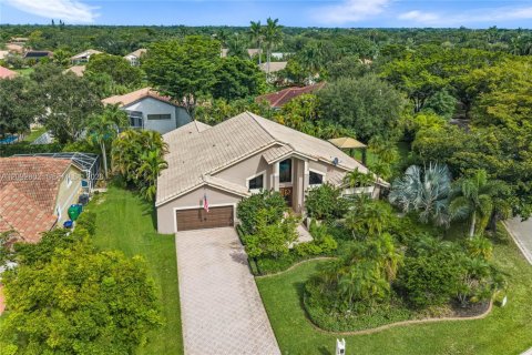 House in Coral Springs, Florida 5 bedrooms, 246.38 sq.m. № 2384953 - photo 7