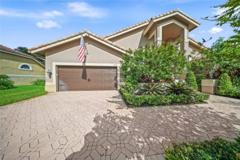 House in Coral Springs, Florida 5 bedrooms, 246.38 sq.m. № 2384953 - photo 6