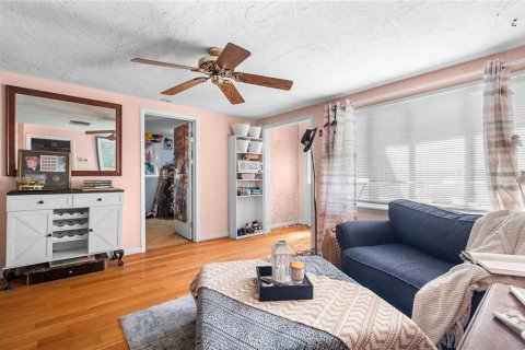 Villa ou maison à vendre à Largo, Floride: 2 chambres, 113.71 m2 № 2358800 - photo 7