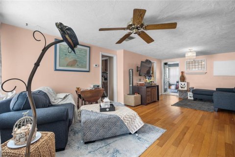 Villa ou maison à vendre à Largo, Floride: 2 chambres, 113.71 m2 № 2358800 - photo 3