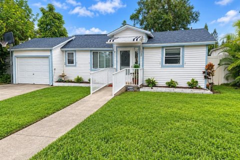 House in Largo, Florida 2 bedrooms, 113.71 sq.m. № 2358800