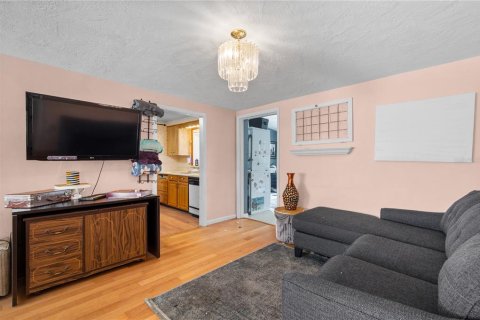 Villa ou maison à vendre à Largo, Floride: 2 chambres, 113.71 m2 № 2358800 - photo 9