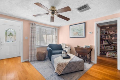 Villa ou maison à vendre à Largo, Floride: 2 chambres, 113.71 m2 № 2358800 - photo 8