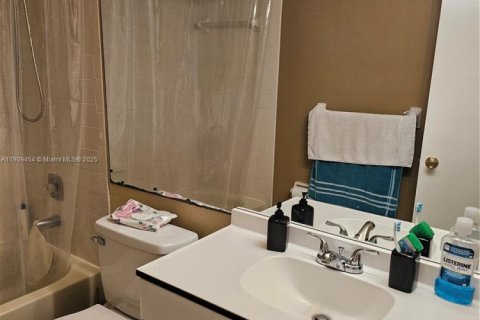Condominio en venta en Oakland Park, Florida, 2 dormitorios, 85.47 m2 № 1967439 - foto 10