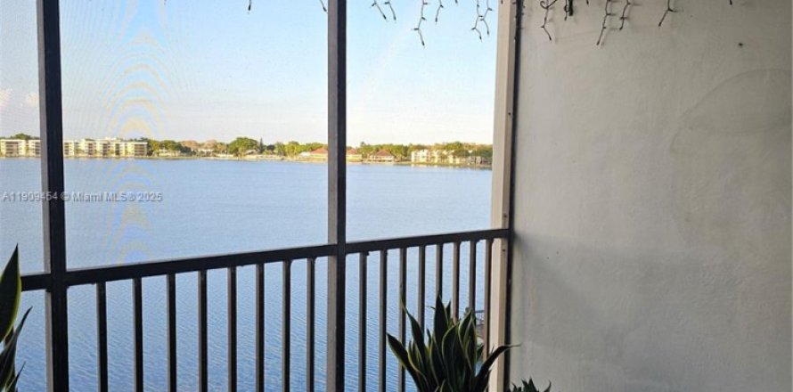 Condominio en Oakland Park, Florida, 2 dormitorios  № 1967439