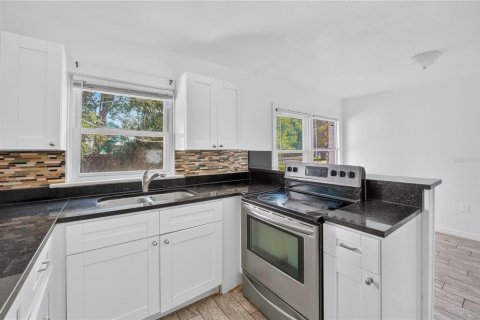 Villa ou maison à vendre à Tampa, Floride: 3 chambres, 123.75 m2 № 2390898 - photo 8