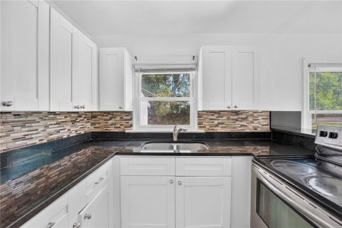Villa ou maison à vendre à Tampa, Floride: 3 chambres, 123.75 m2 № 2390898 - photo 9