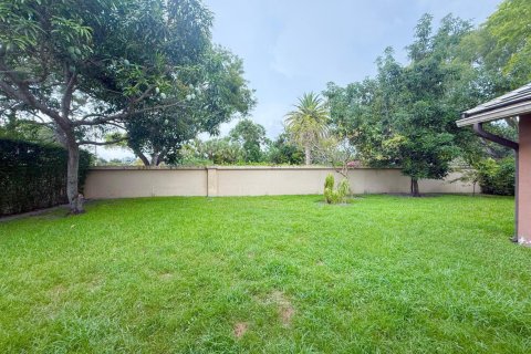 House in Coral Springs, Florida 3 bedrooms, 202.34 sq.m. № 2173823 - photo 14