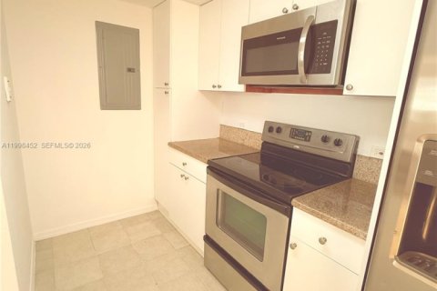 Condo in Miami, Florida, 2 bedrooms  № 2068125 - photo 4
