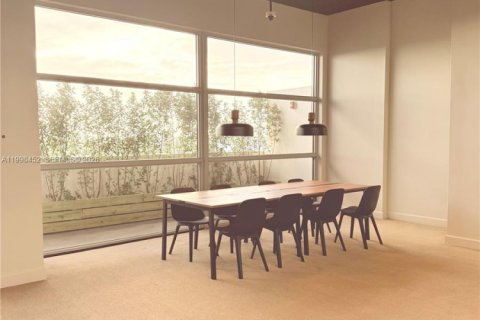 Condo in Miami, Florida, 2 bedrooms  № 2068125 - photo 14