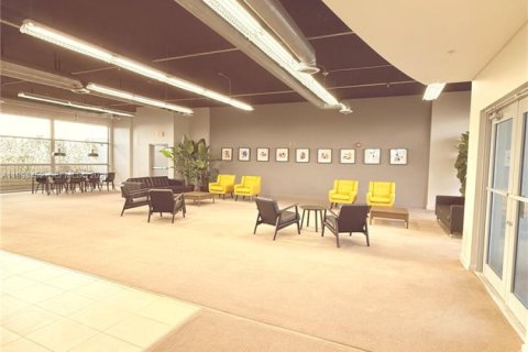 Condo in Miami, Florida, 2 bedrooms  № 2068125 - photo 13