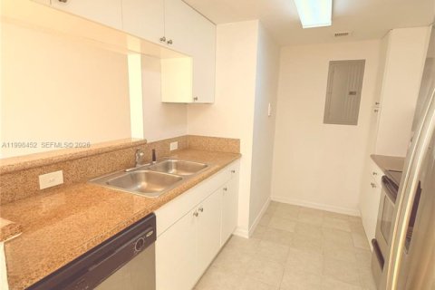 Condo in Miami, Florida, 2 bedrooms  № 2068125 - photo 3
