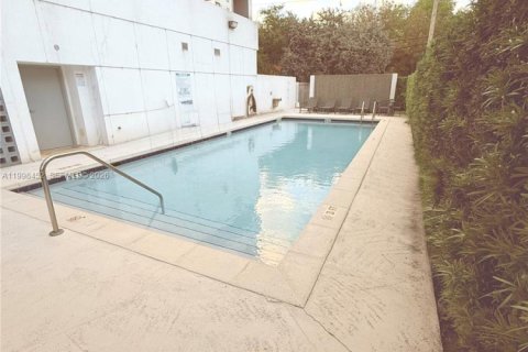 Condo in Miami, Florida, 2 bedrooms  № 2068125 - photo 19