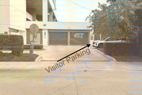 Condo in Miami, Florida, 2 bedrooms  № 2068125 - photo 22