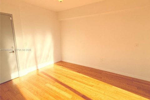 Condo in Miami, Florida, 2 bedrooms  № 2068125 - photo 11