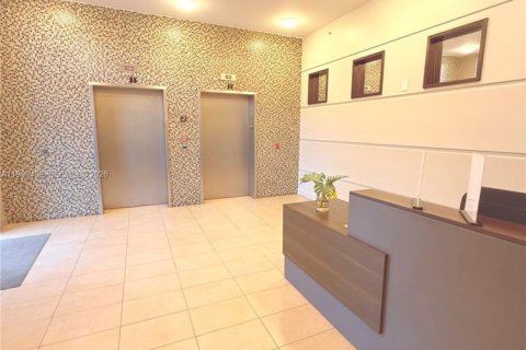 Condo in Miami, Florida, 2 bedrooms  № 2068125 - photo 20