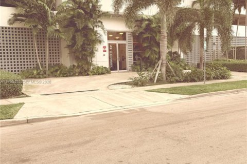 Condo in Miami, Florida, 2 bedrooms  № 2068125 - photo 21