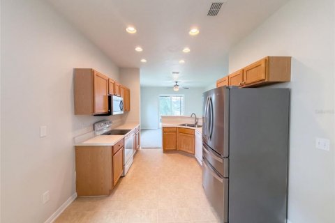 House in Haines City, Florida 4 bedrooms, 174.19 sq.m. № 2403684 - photo 2