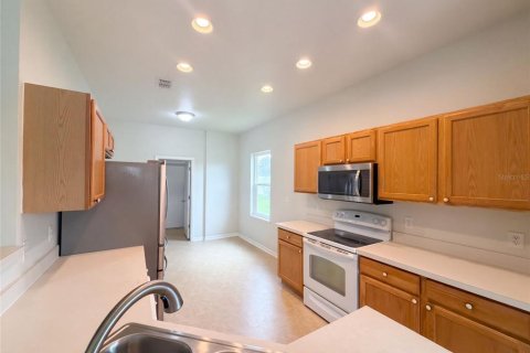 House in Haines City, Florida 4 bedrooms, 174.19 sq.m. № 2403684 - photo 7