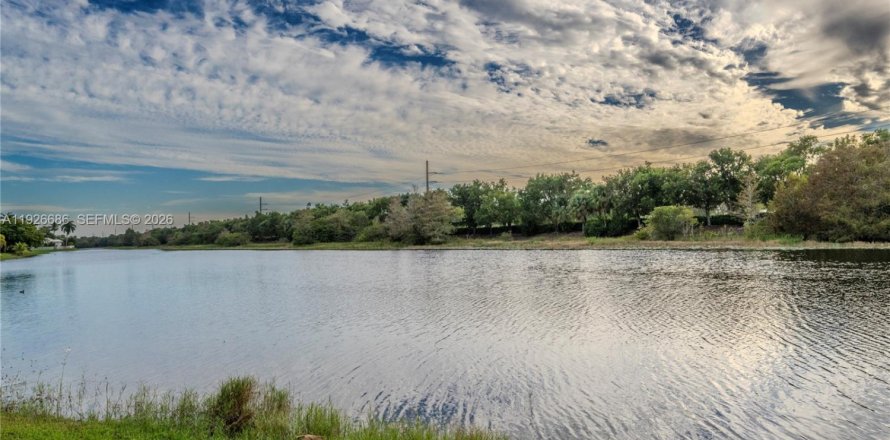 Casa en Weston, Florida 5 dormitorios, 267 m2 № 2054324