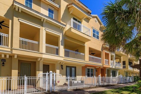 Touwnhouse à vendre à Lake Mary, Floride: 3 chambres, 203.18 m2 № 1902741 - photo 1
