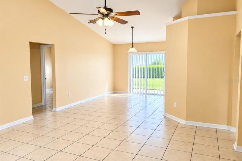 Villa ou maison à louer à Ocala, Floride: 3 chambres, 142.23 m2 № 2425258 - photo 3
