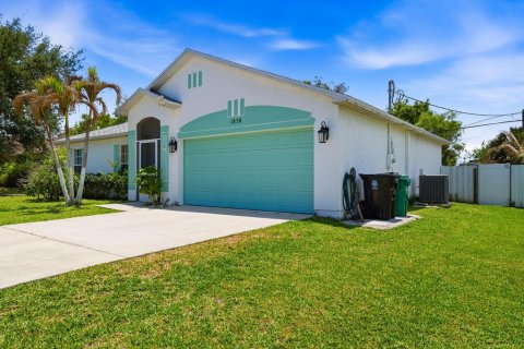 House in Port St. Lucie, Florida 3 bedrooms, 124.49 sq.m. № 2083379 - photo 3