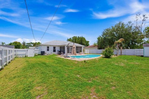 House in Port St. Lucie, Florida 3 bedrooms, 124.49 sq.m. № 2083379 - photo 23