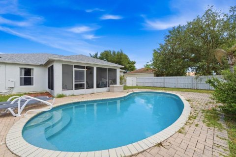 House in Port St. Lucie, Florida 3 bedrooms, 124.49 sq.m. № 2083379 - photo 20